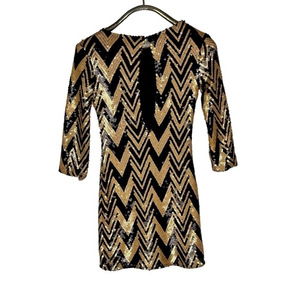 ARK & CO. SEQUIN EMBELLISHED CHEVRON STRIPE 3/4 SLEEVE FITTED SHEATH DRESS - Picture 4 of 16